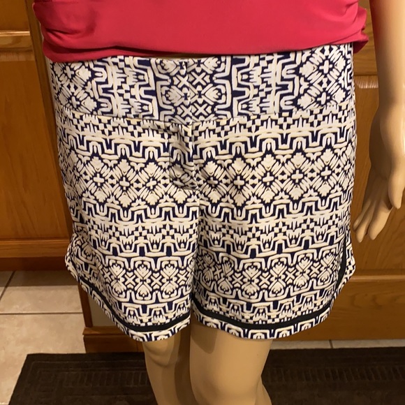 The Limited- white and dark blue with hints of yellow design. - Picture 2 of 9